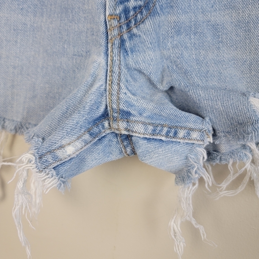 Levi's 14 550 Relaxed Light Wash High Rise Distressed Cutoff Jean Shorts Vintage - Picture 8 of 12